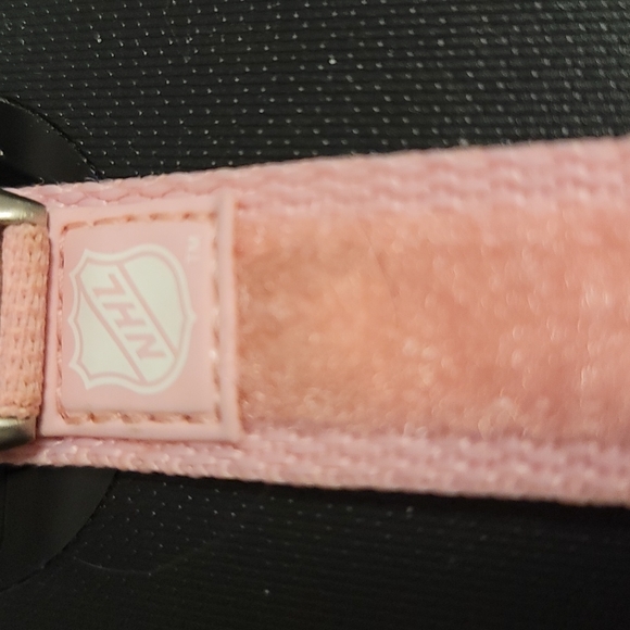 Women's gentle used Oilers pink watch - Picture 5 of 5